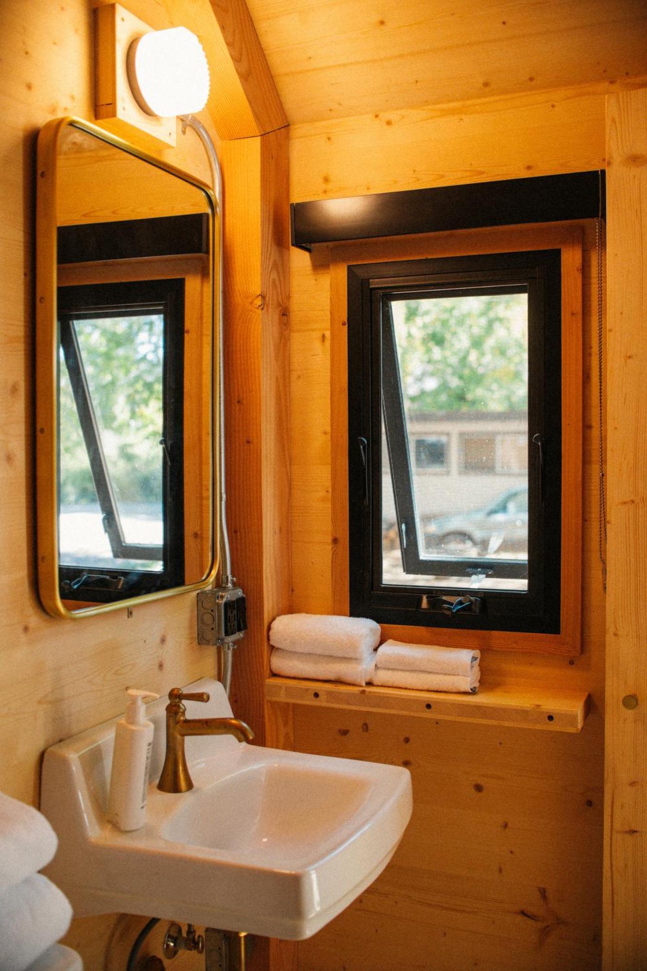 Johnson'S Beach Cabins And Campground Герневилл Экстерьер фото