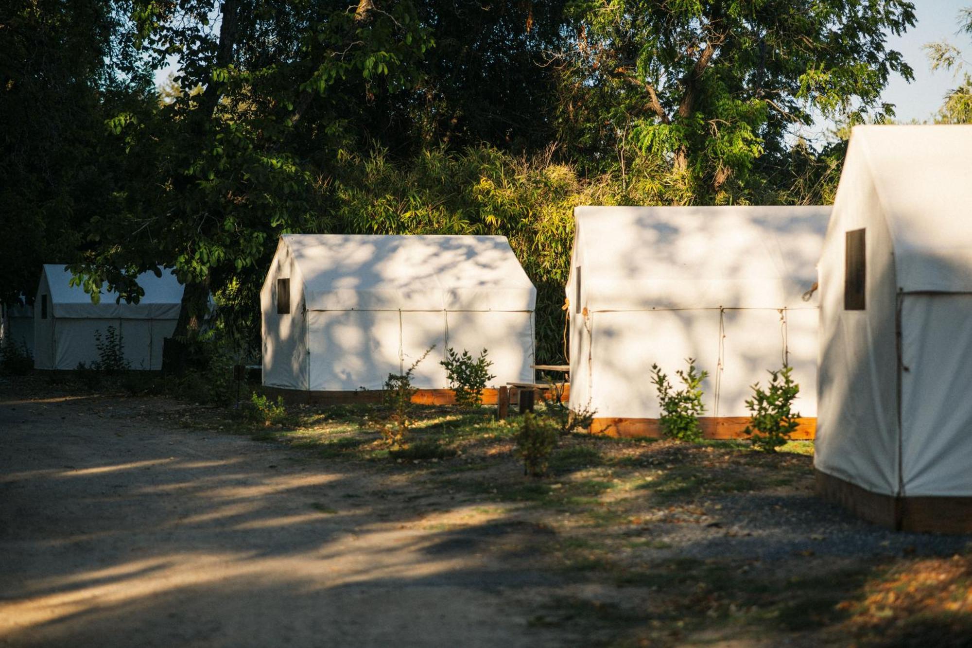 Johnson'S Beach Cabins And Campground Герневилл Экстерьер фото