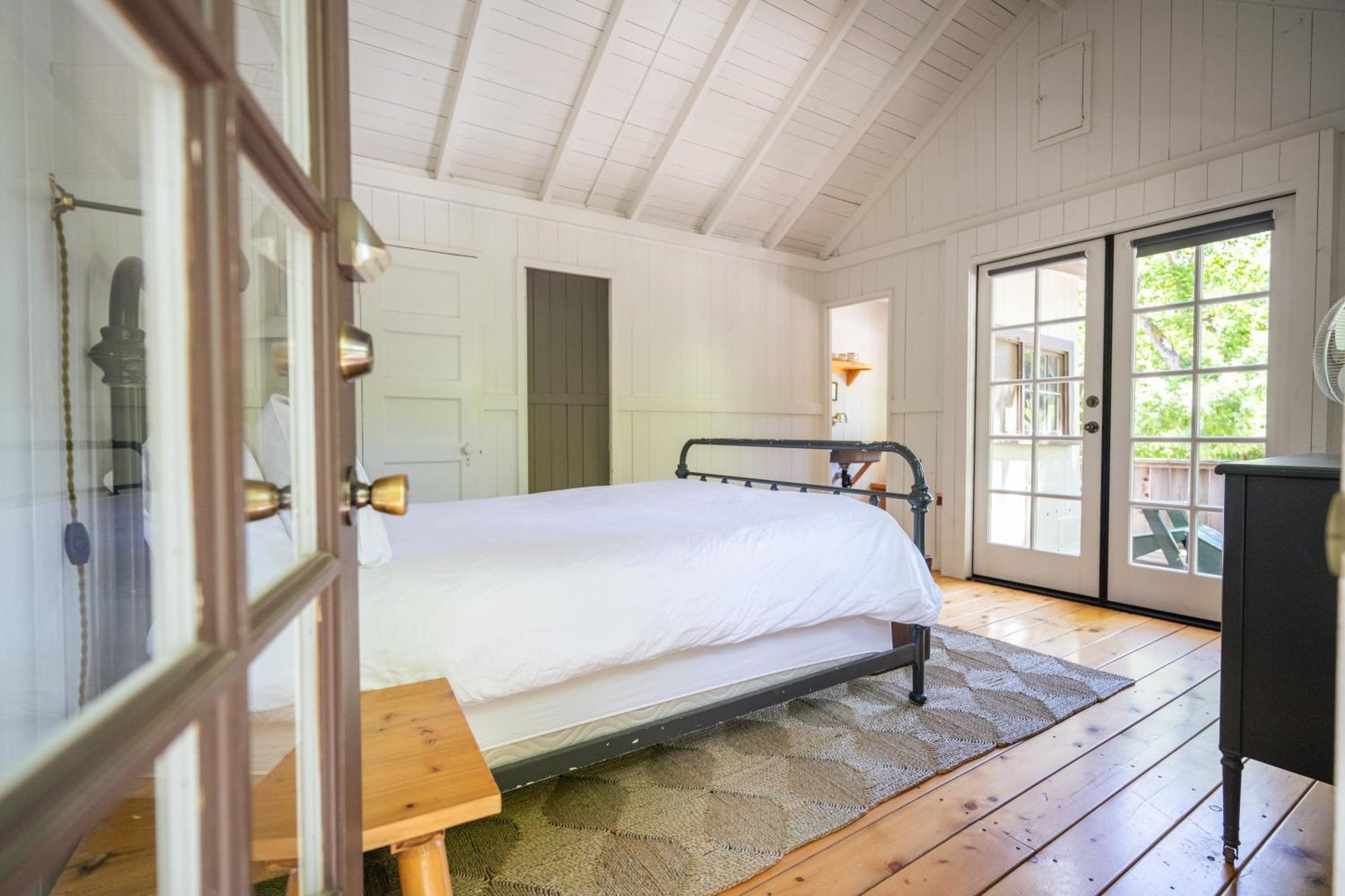 Johnson'S Beach Cabins And Campground Герневилл Экстерьер фото